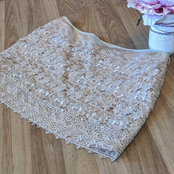Sans Souci Dresses & Skirts - NWT- Lace mini skirt